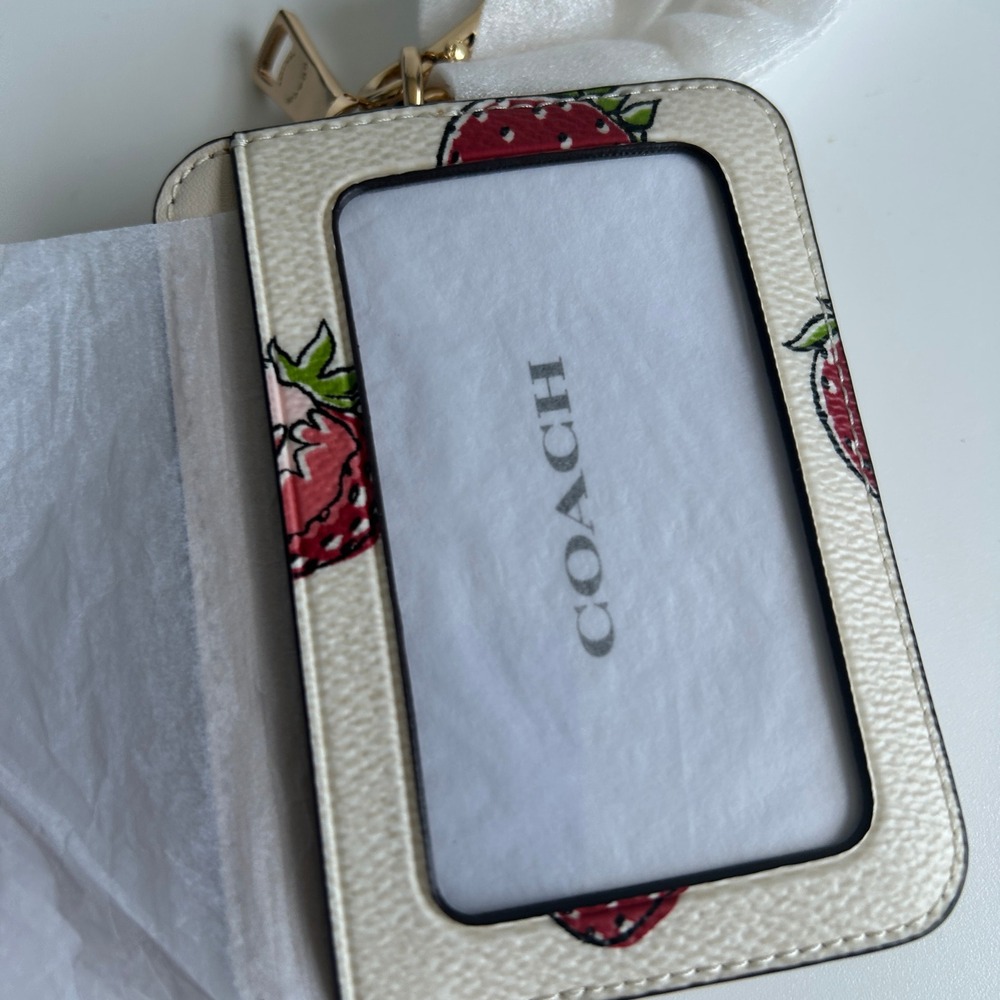 Coach Zip Card Case Strawberry Chalk White Leather Wallet NEW - Picture 3 of 5